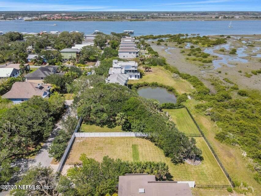 124 LAWN Avenue