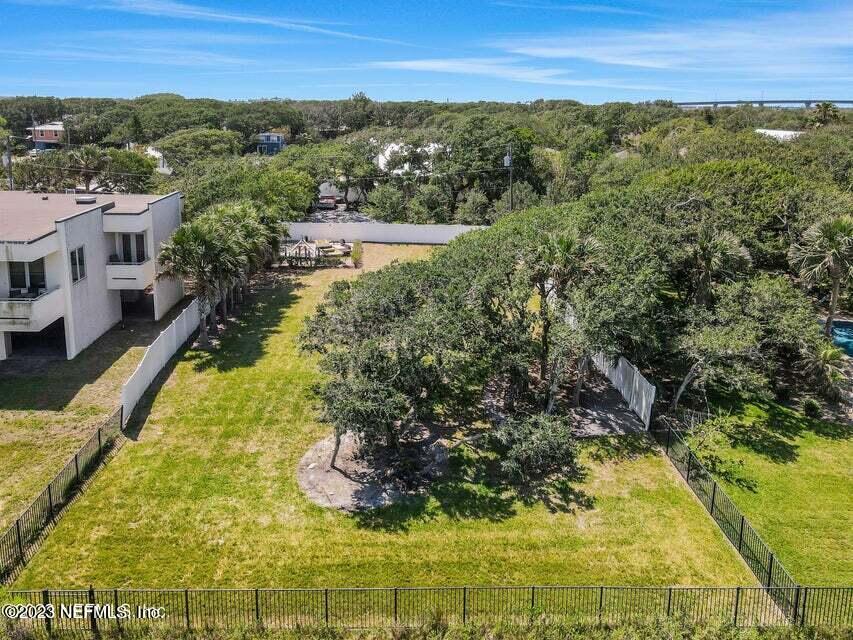 124 LAWN Avenue