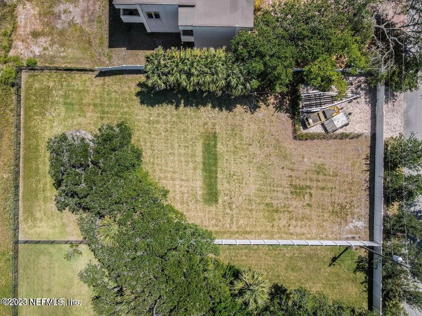 124 LAWN Avenue