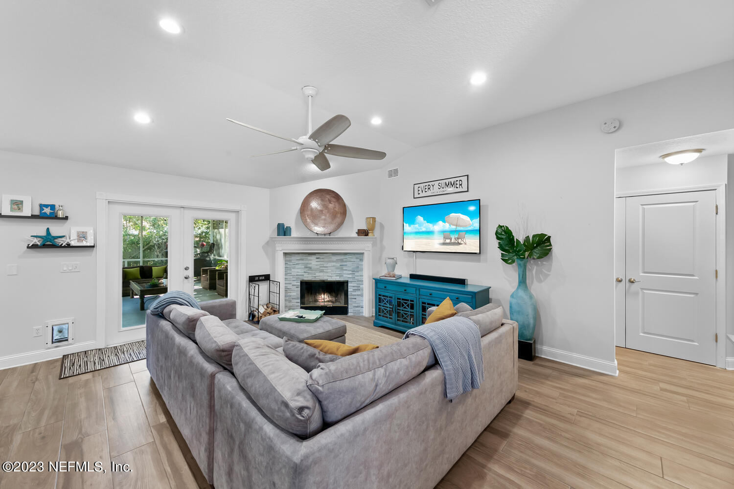 1550 BLUE HERON Lane