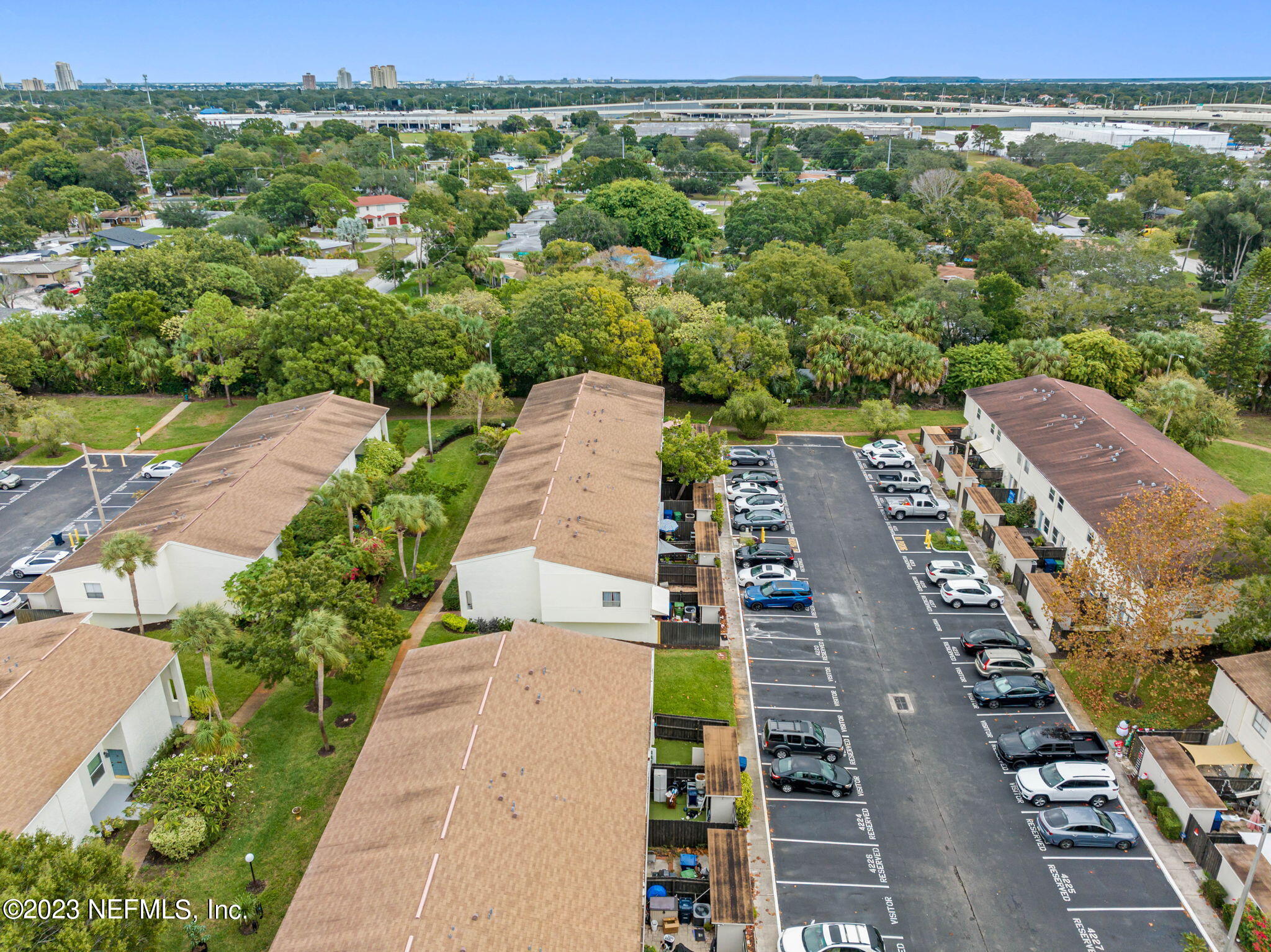 4222 LA PALMA Court