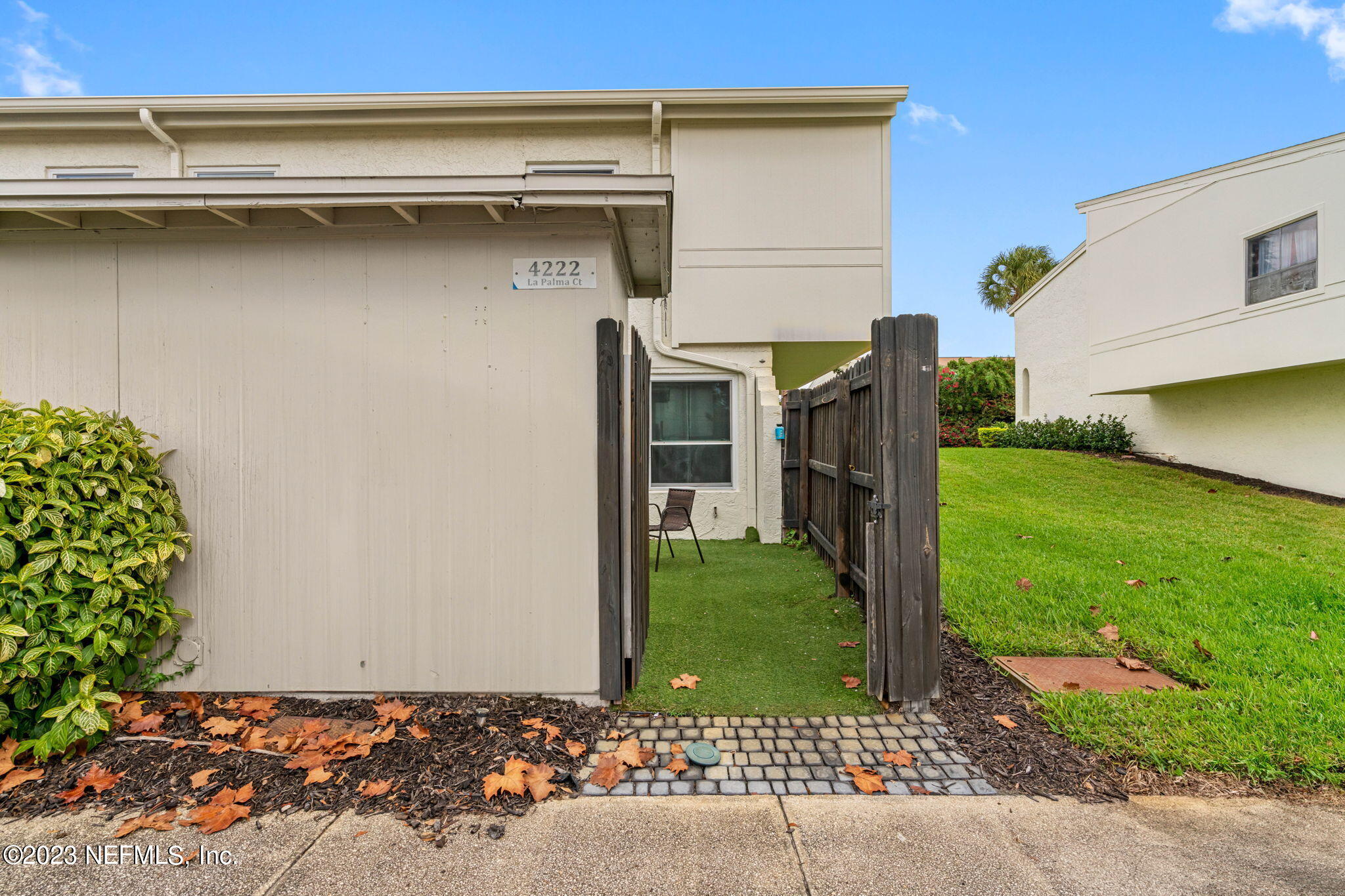4222 LA PALMA Court