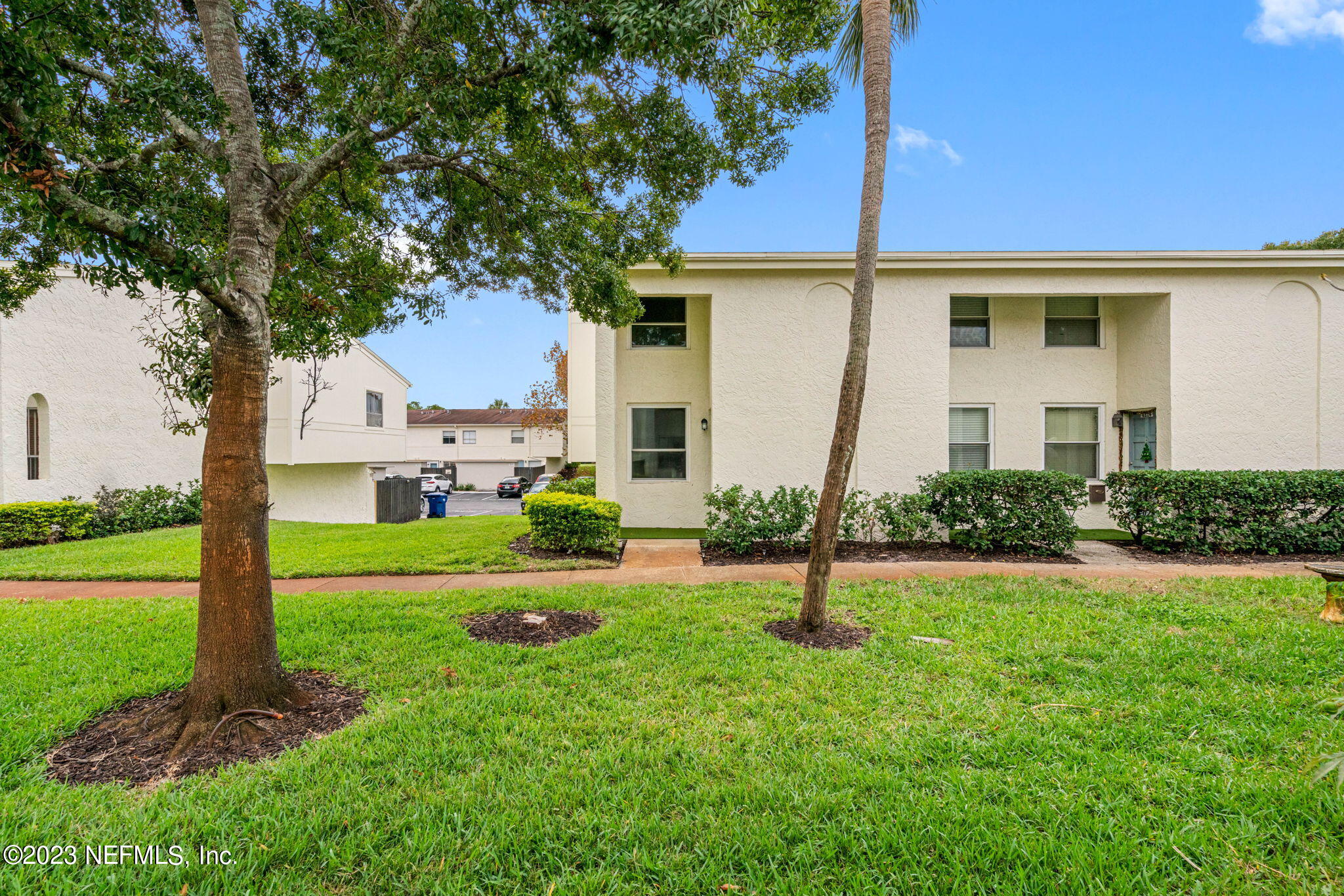 4222 LA PALMA Court