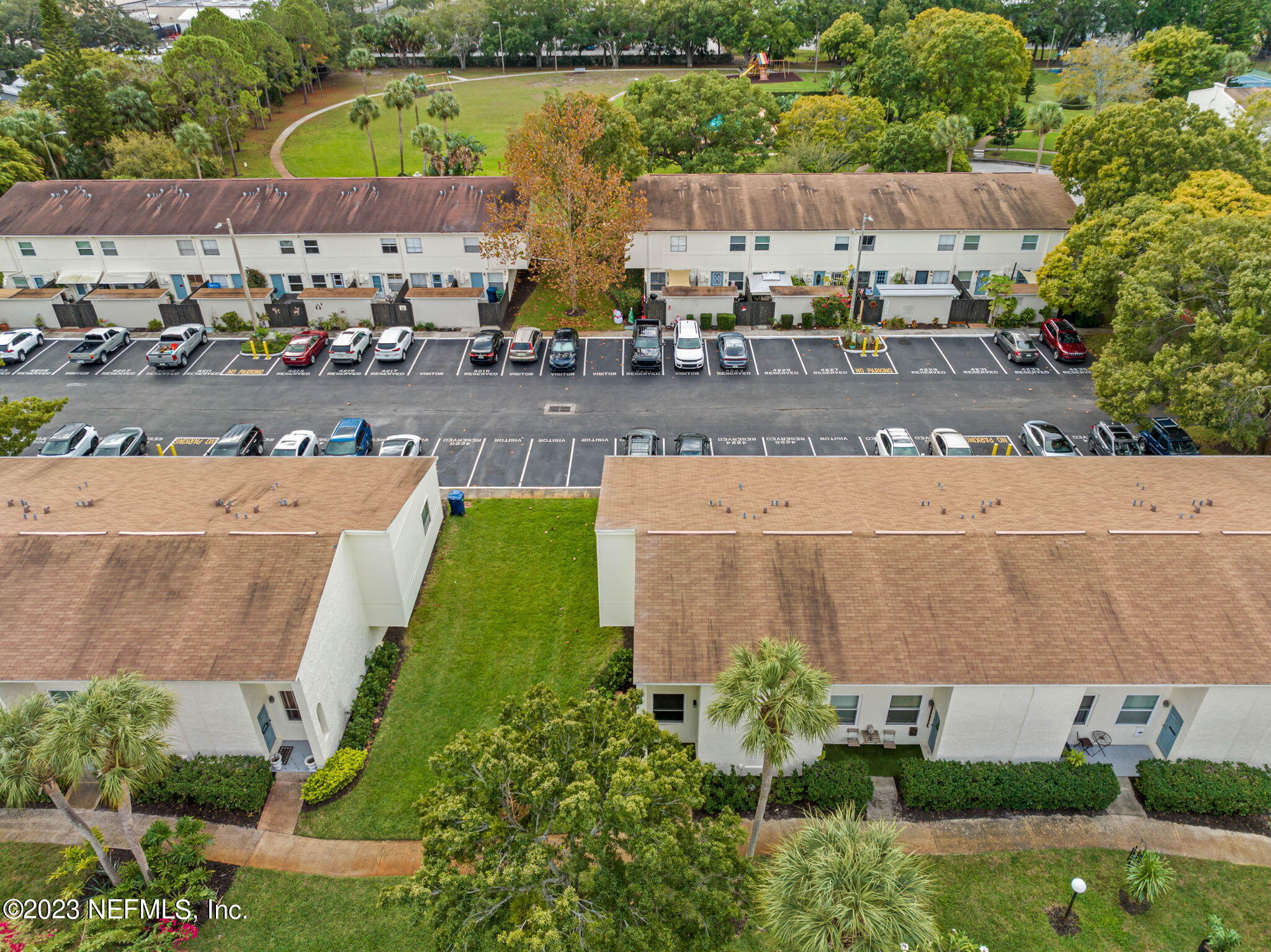 4222 LA PALMA Court