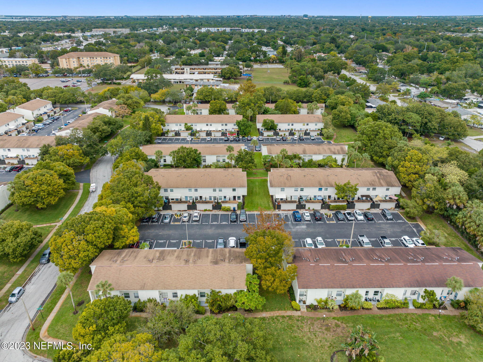4222 LA PALMA Court