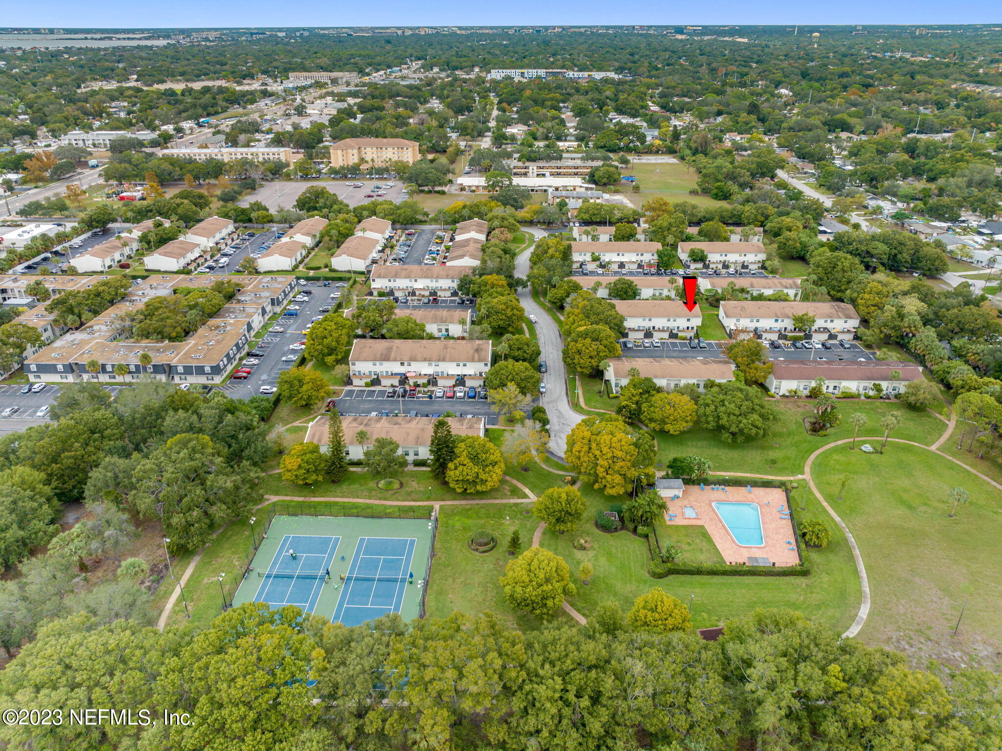 4222 LA PALMA Court