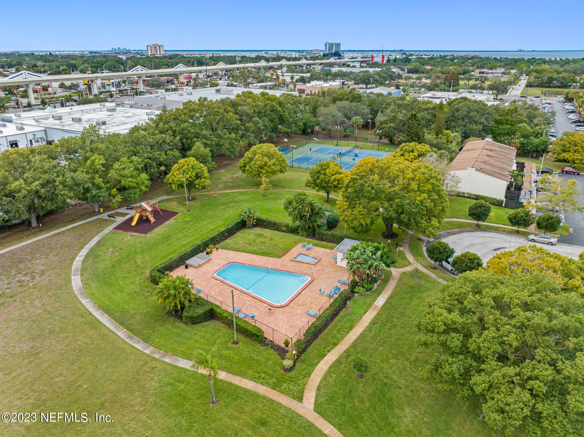 4222 LA PALMA Court