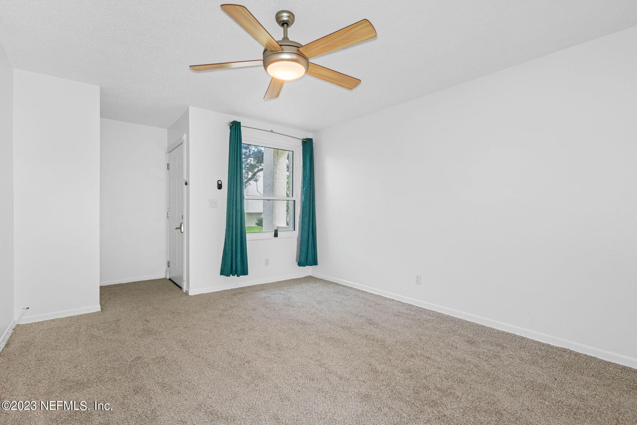 4222 LA PALMA Court