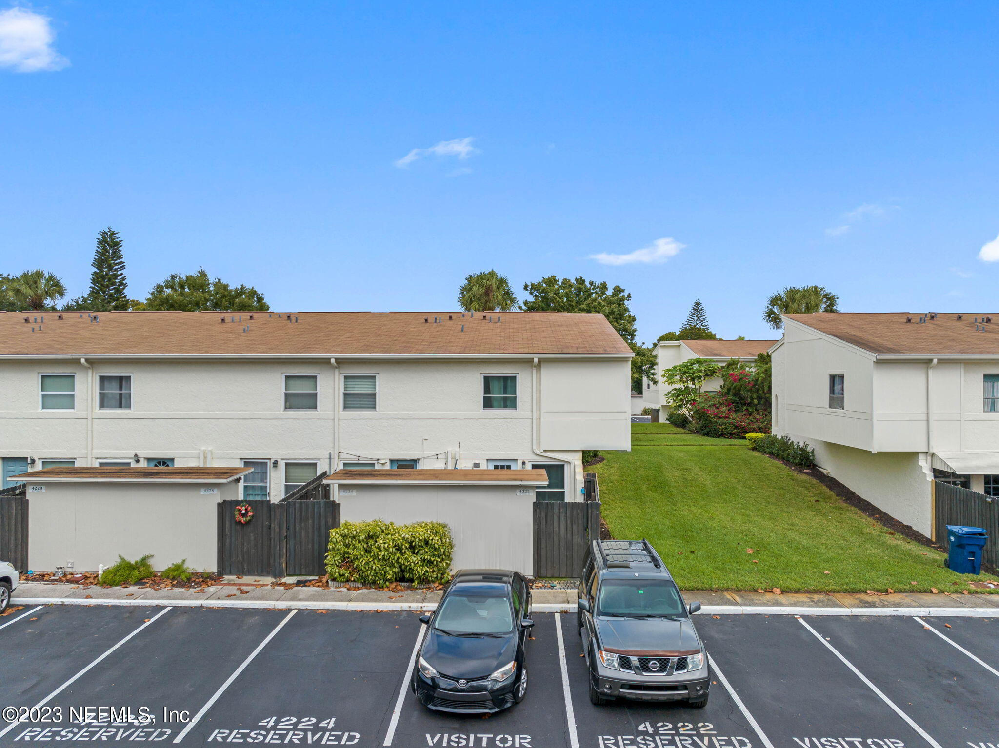 4222 LA PALMA Court