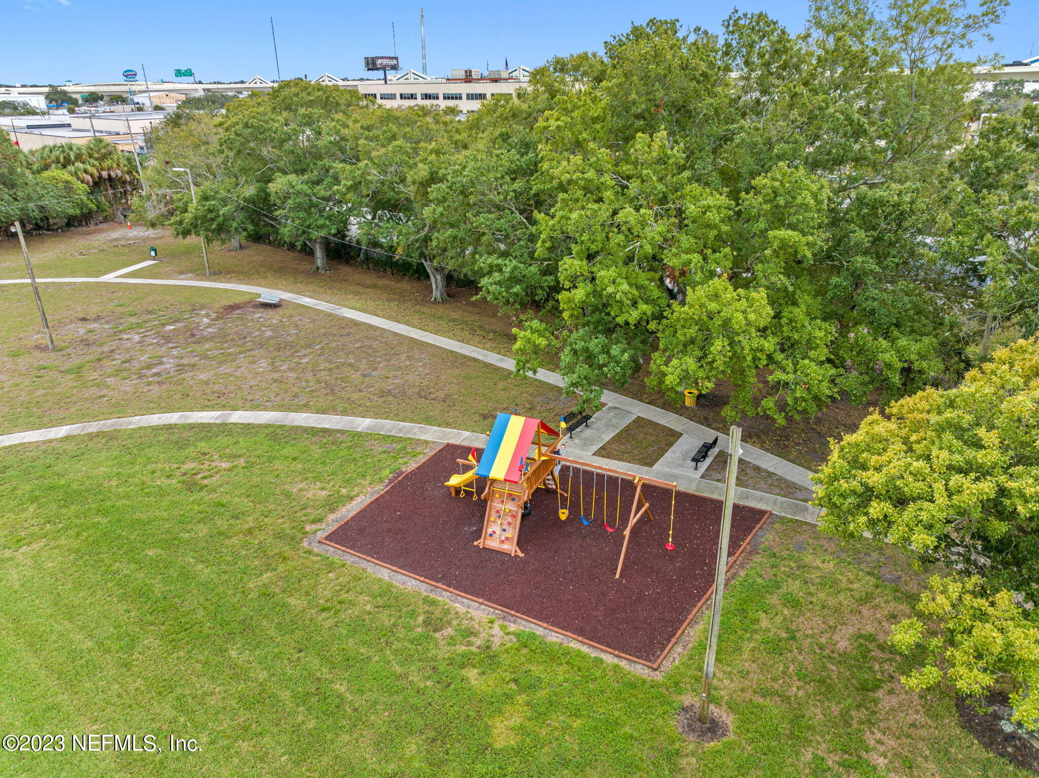 4222 LA PALMA Court