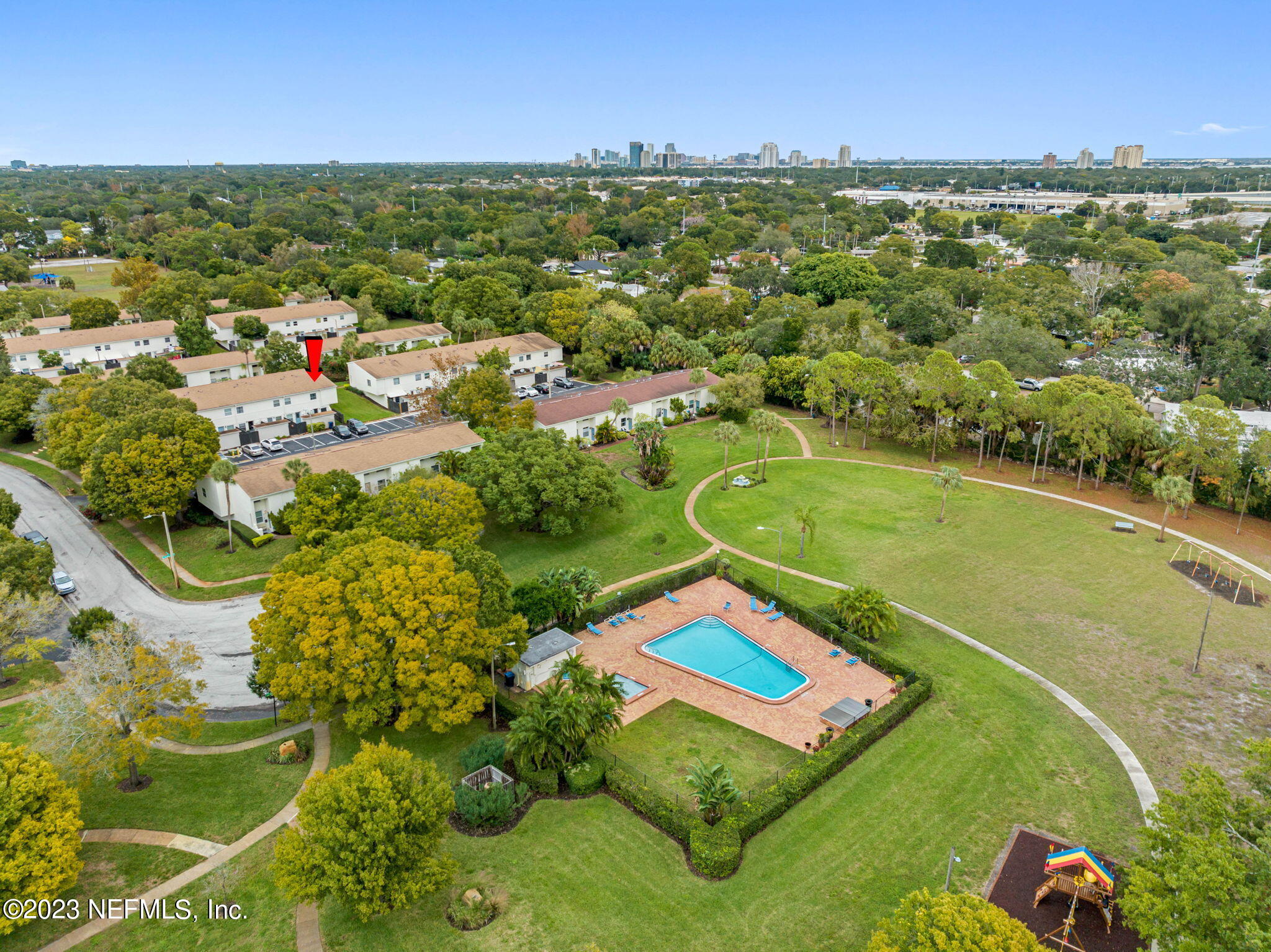 4222 LA PALMA Court