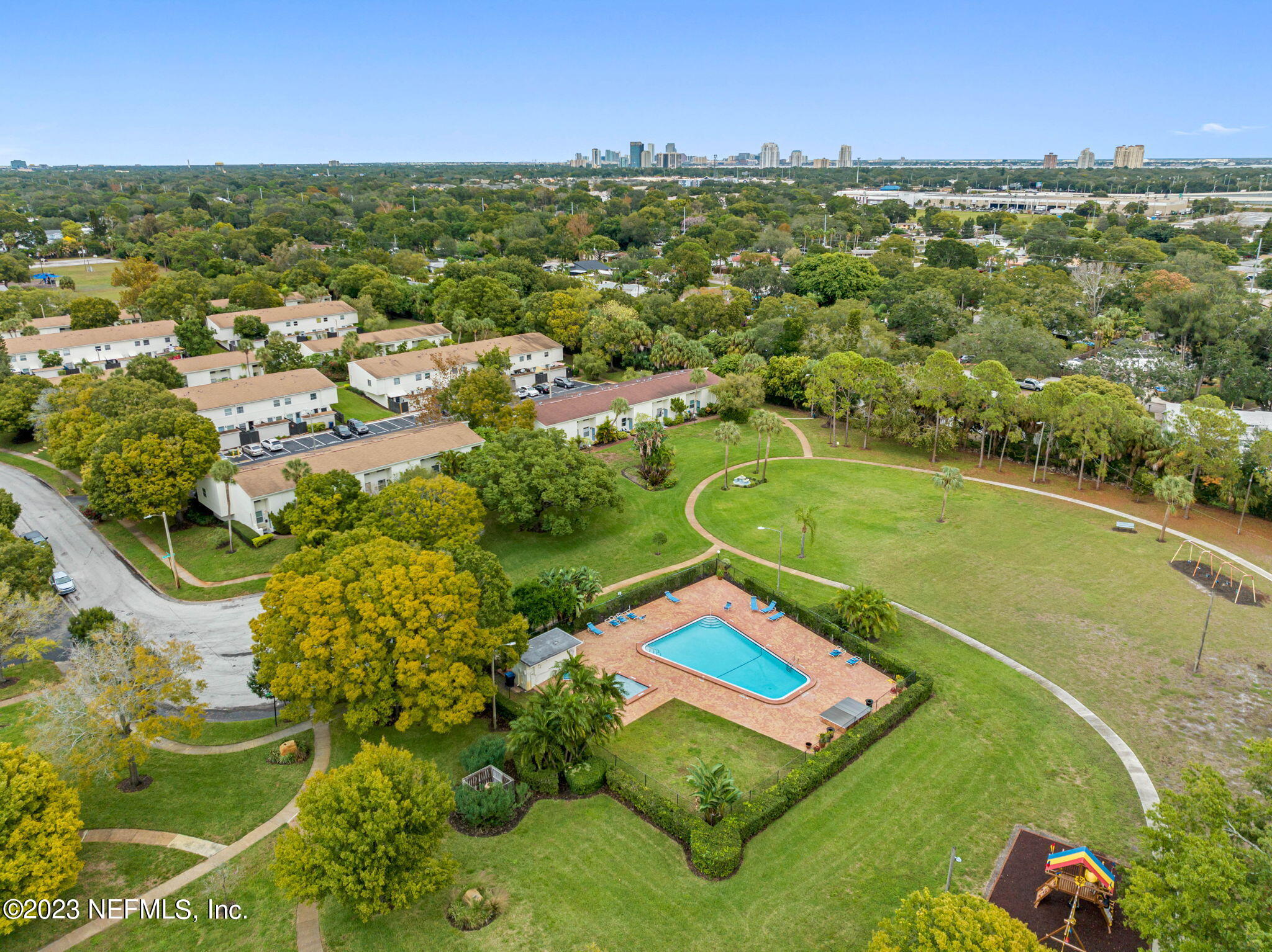 4222 LA PALMA Court