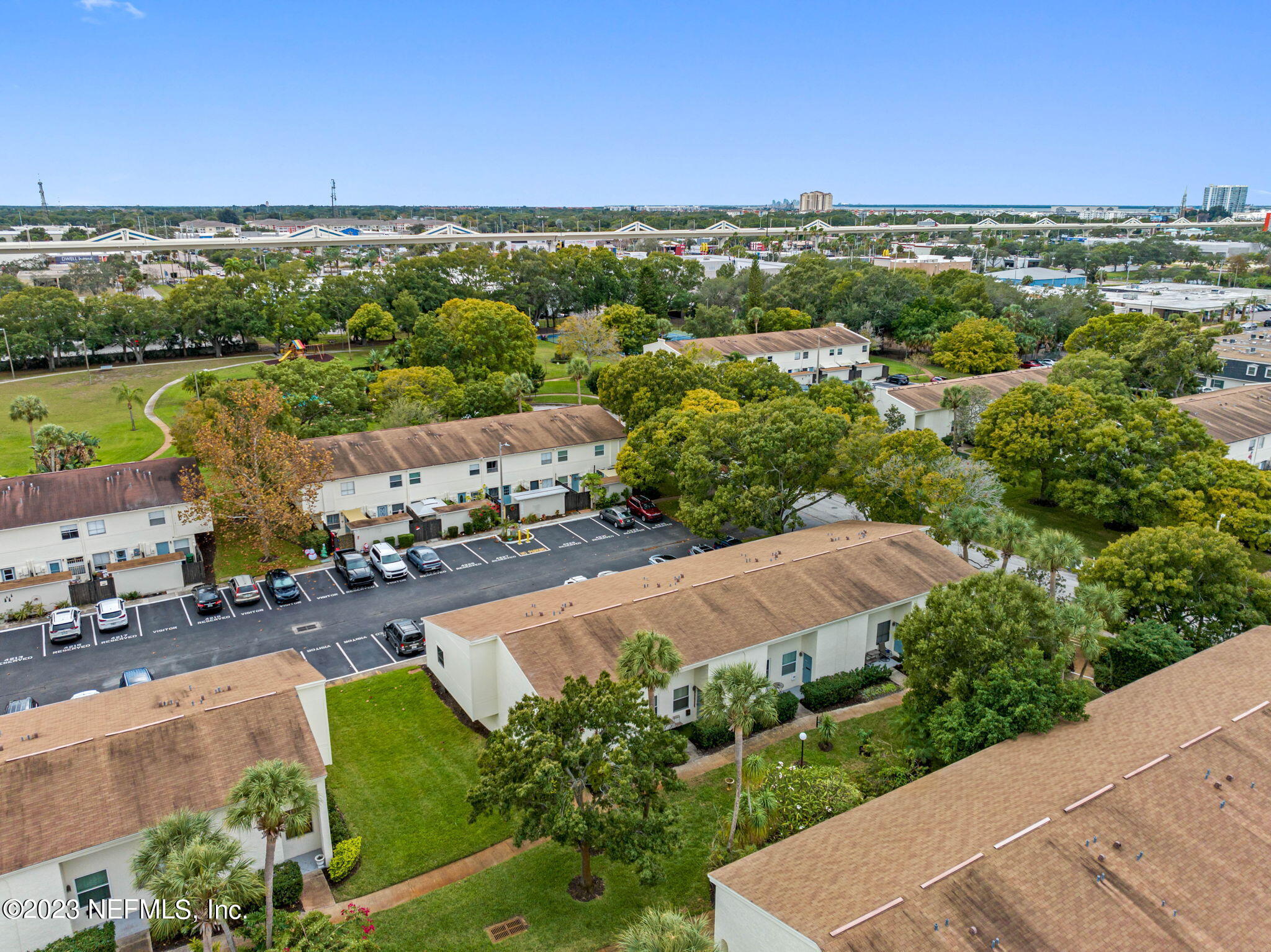 4222 LA PALMA Court