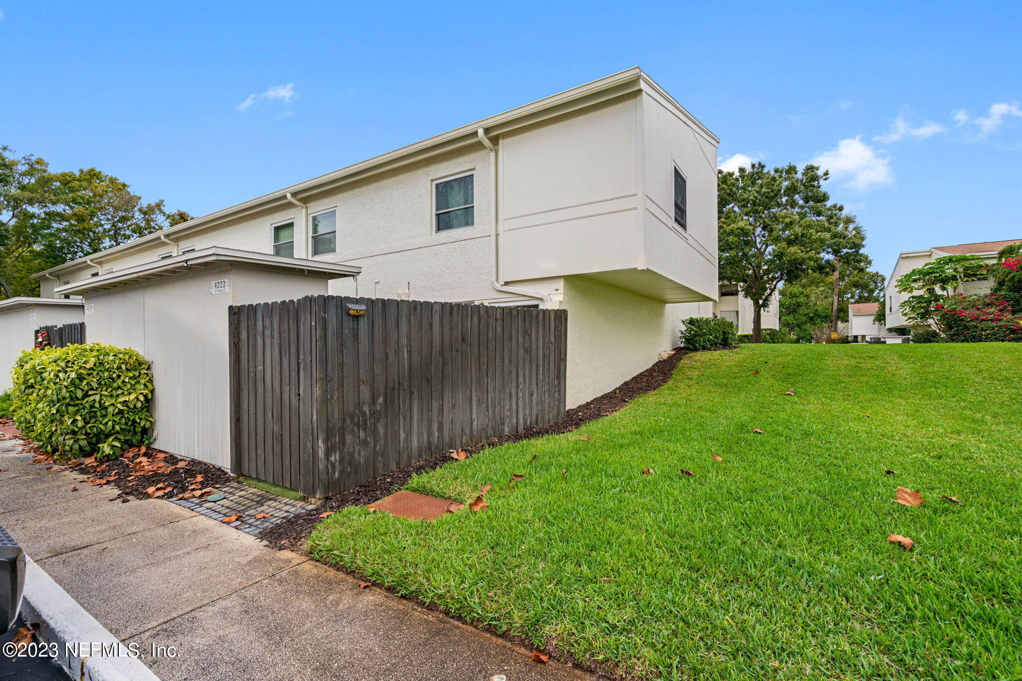 4222 LA PALMA Court