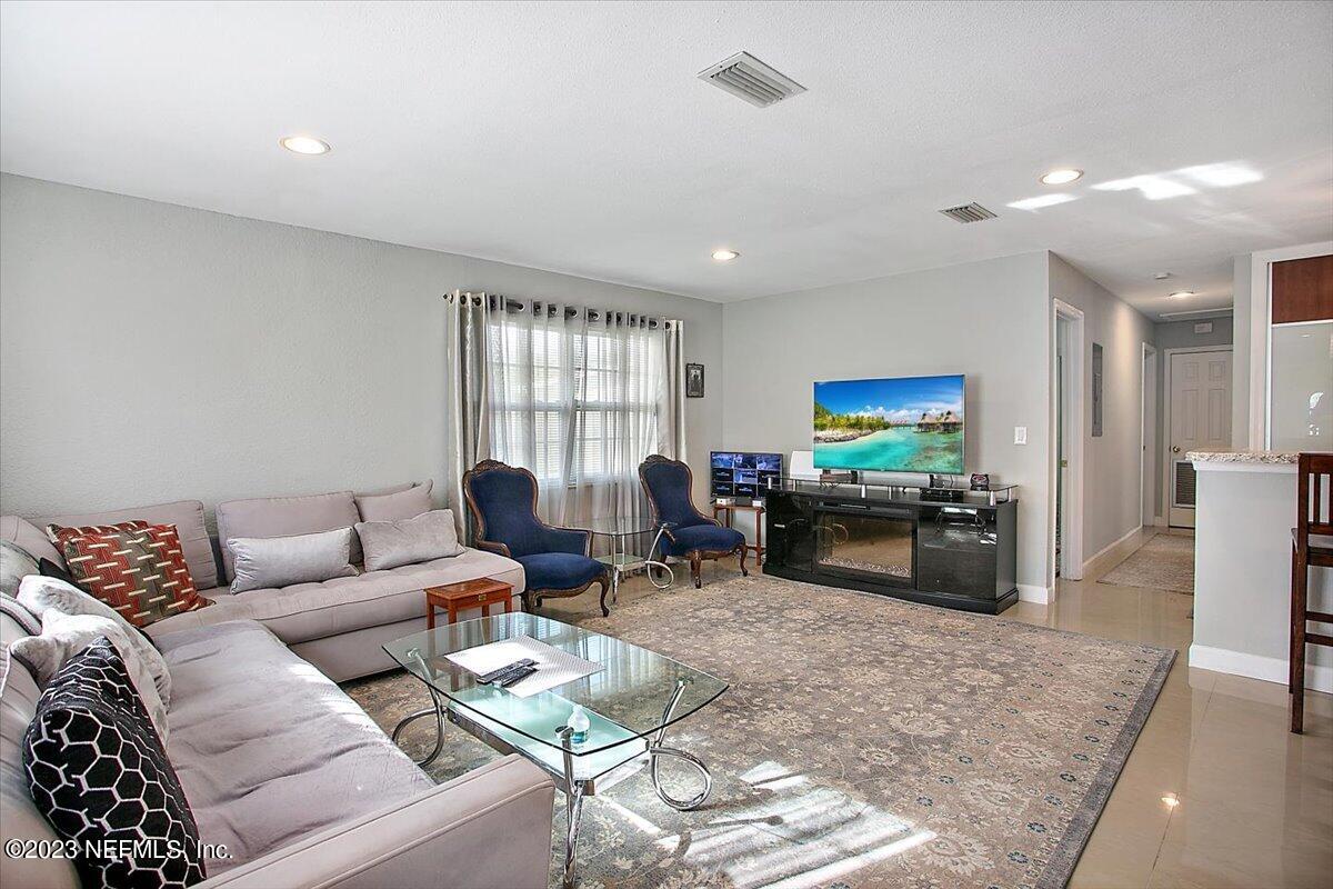 1662 SANDALWOOD Boulevard
