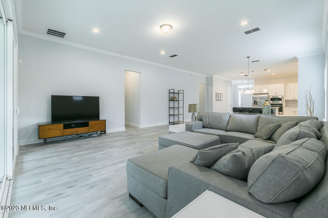 13825 HIDDEN OAKS Lane