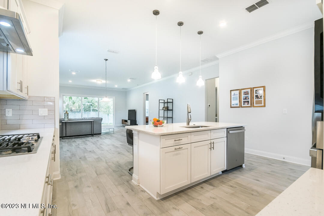 13825 HIDDEN OAKS Lane