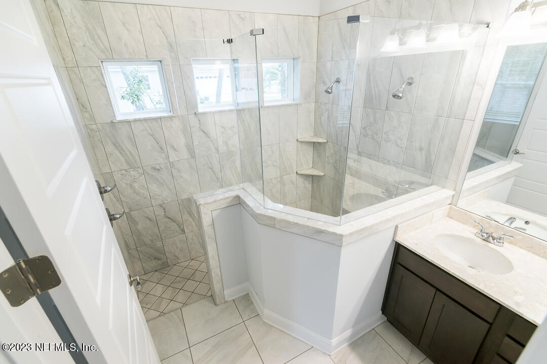 13825 HIDDEN OAKS Lane