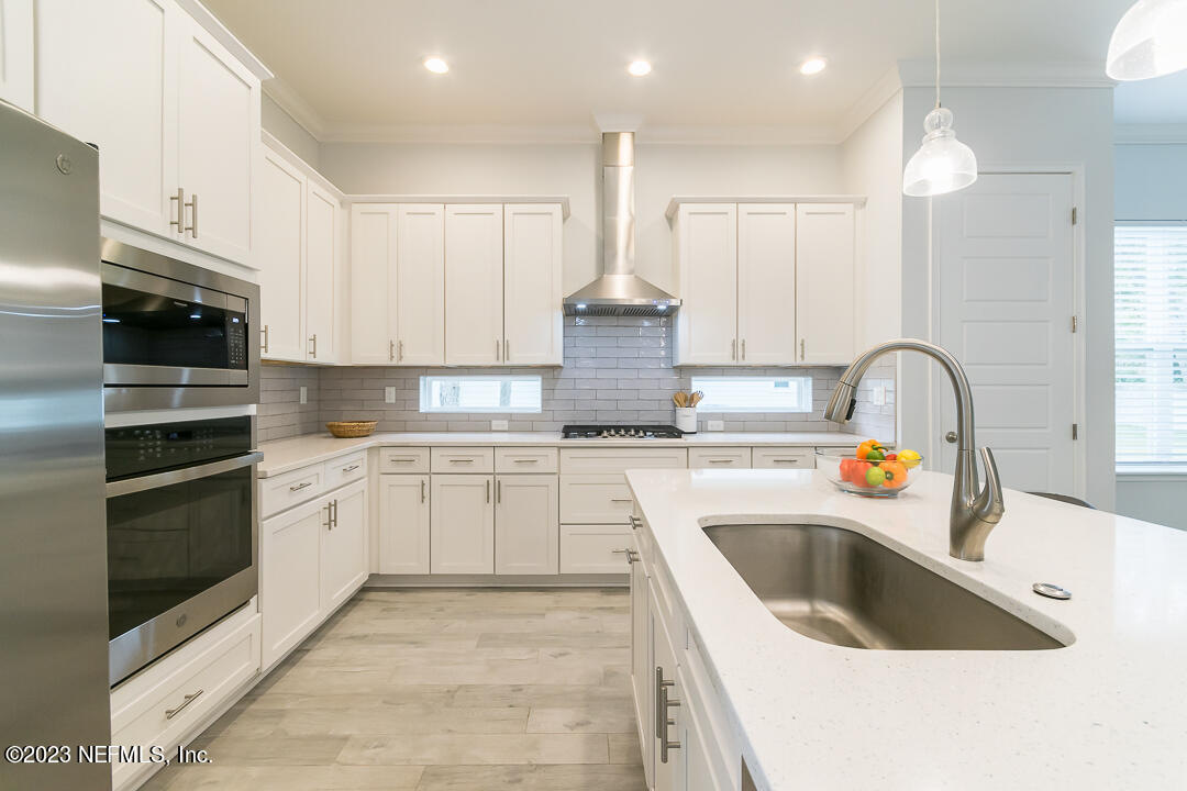 13825 HIDDEN OAKS Lane