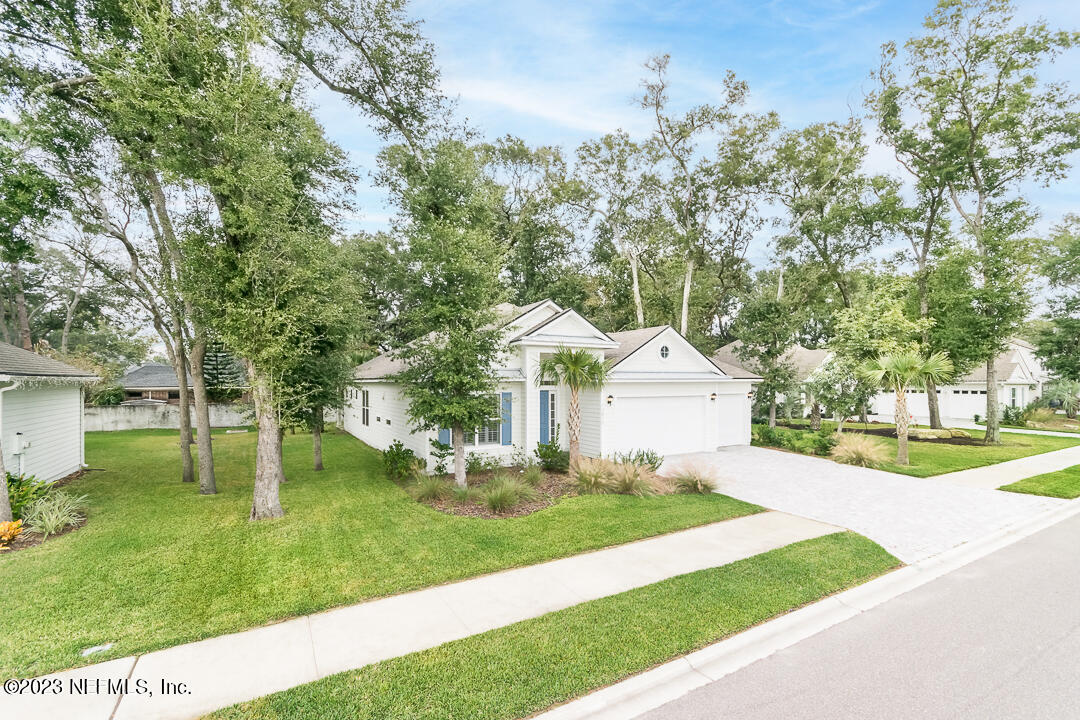 13825 HIDDEN OAKS Lane