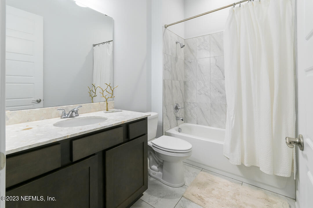 13825 HIDDEN OAKS Lane