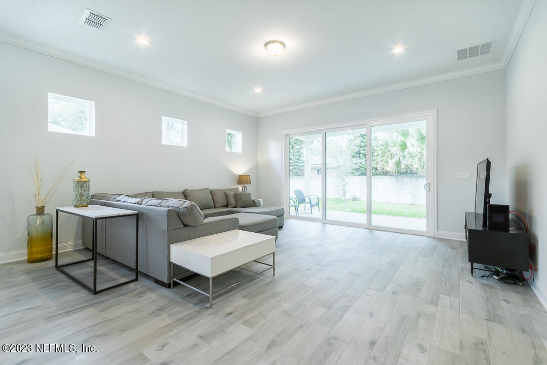 13825 HIDDEN OAKS Lane