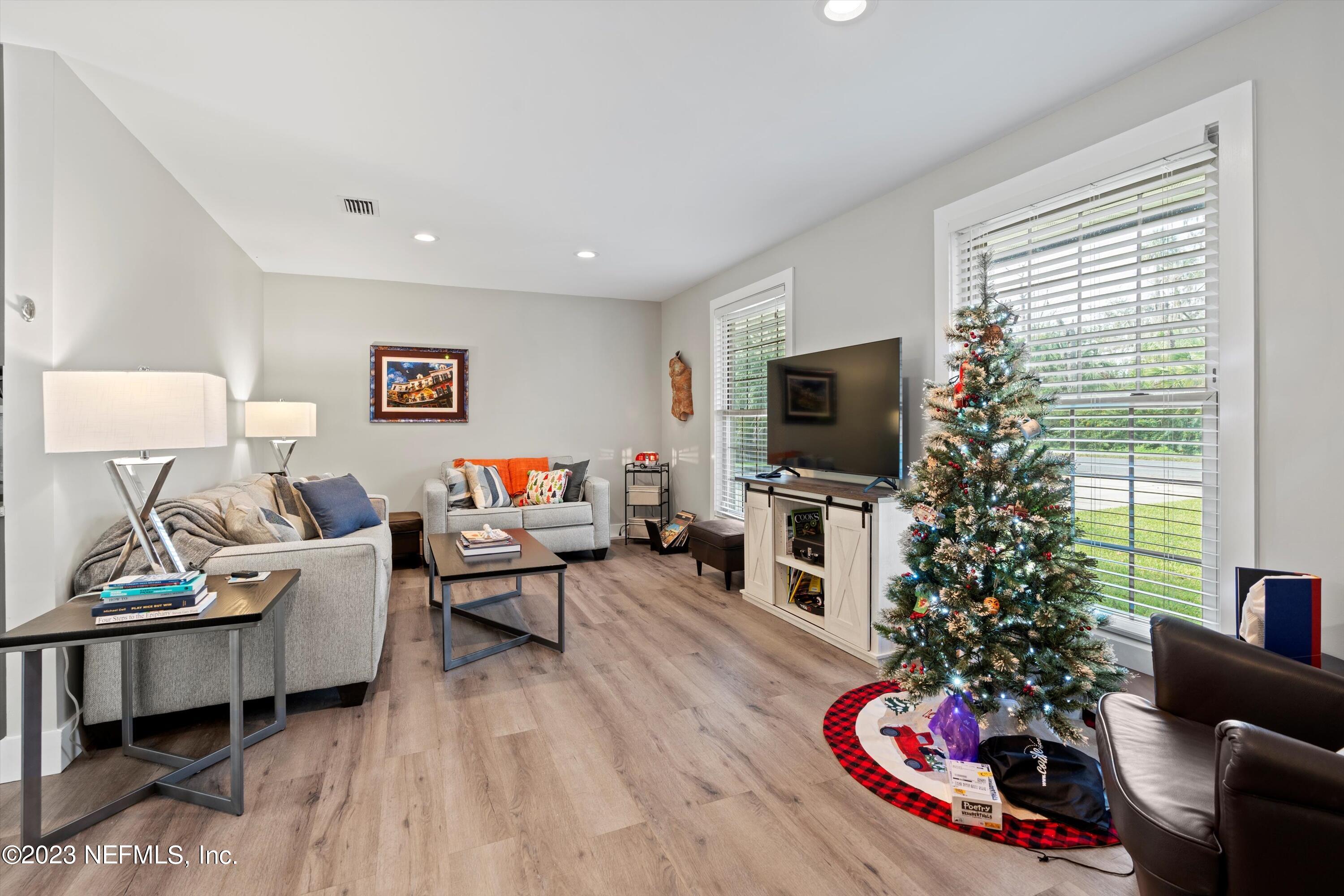 305 N 19TH Street