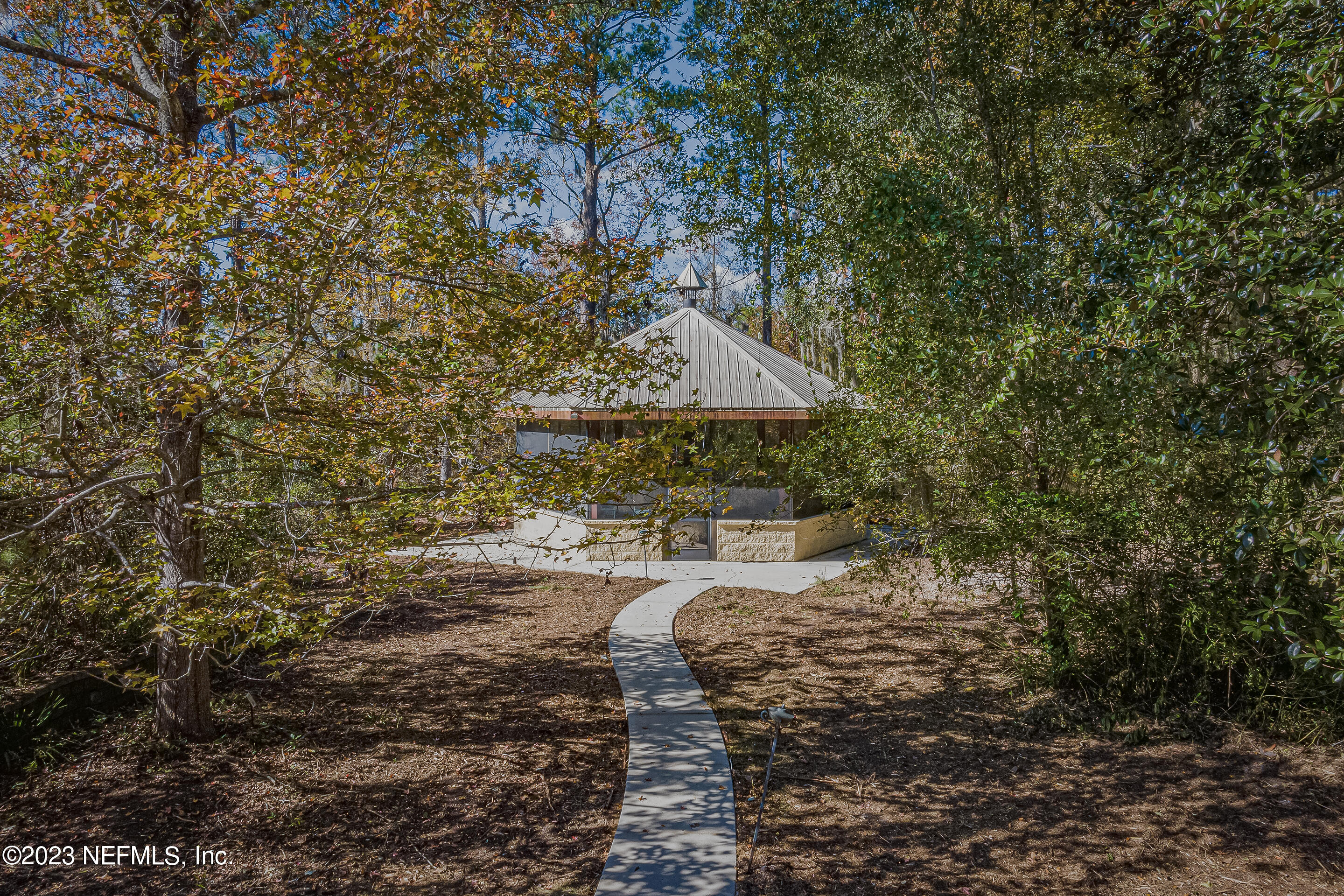 85001 LINDA Road