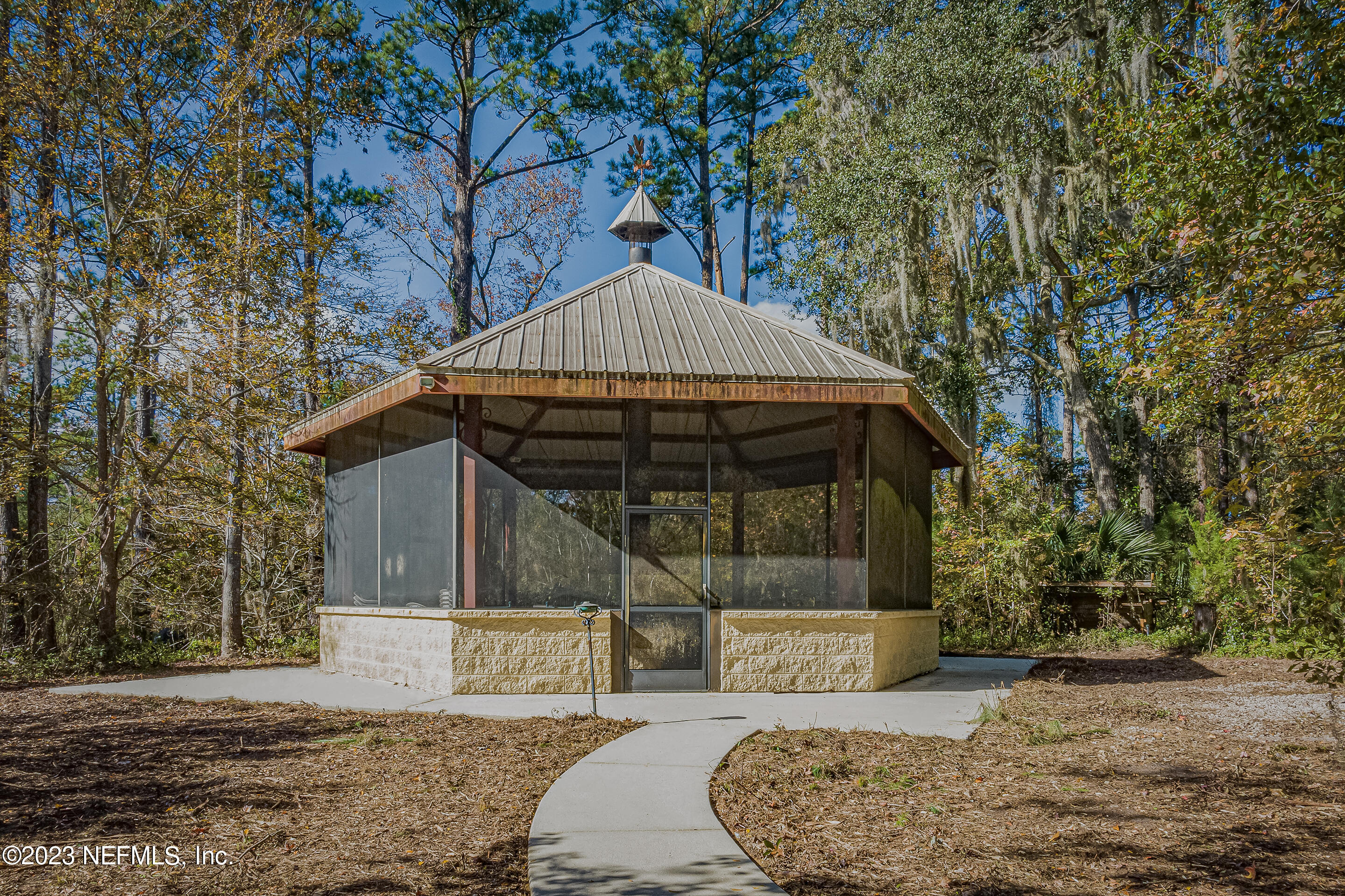 85001 LINDA Road