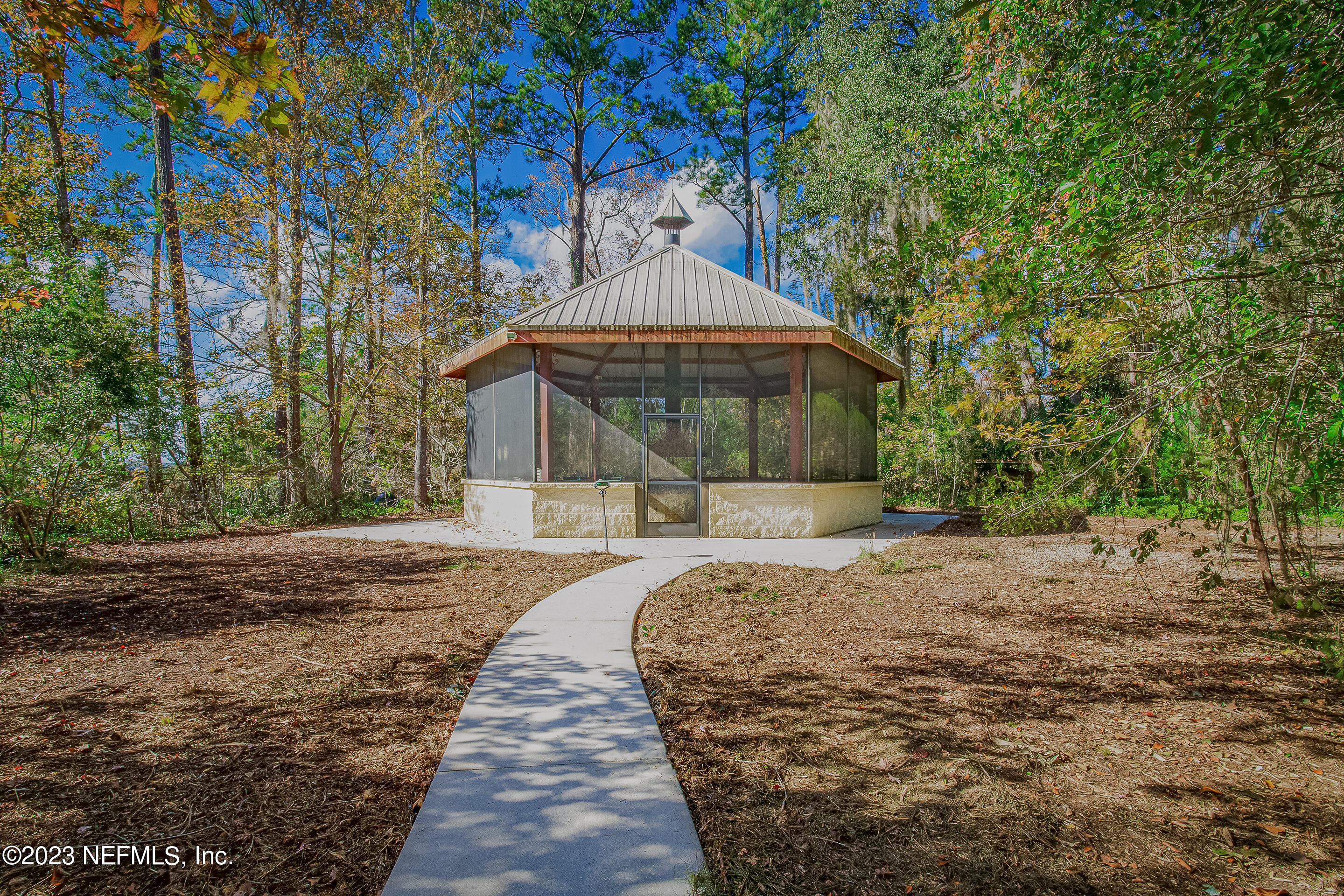 85001 LINDA Road