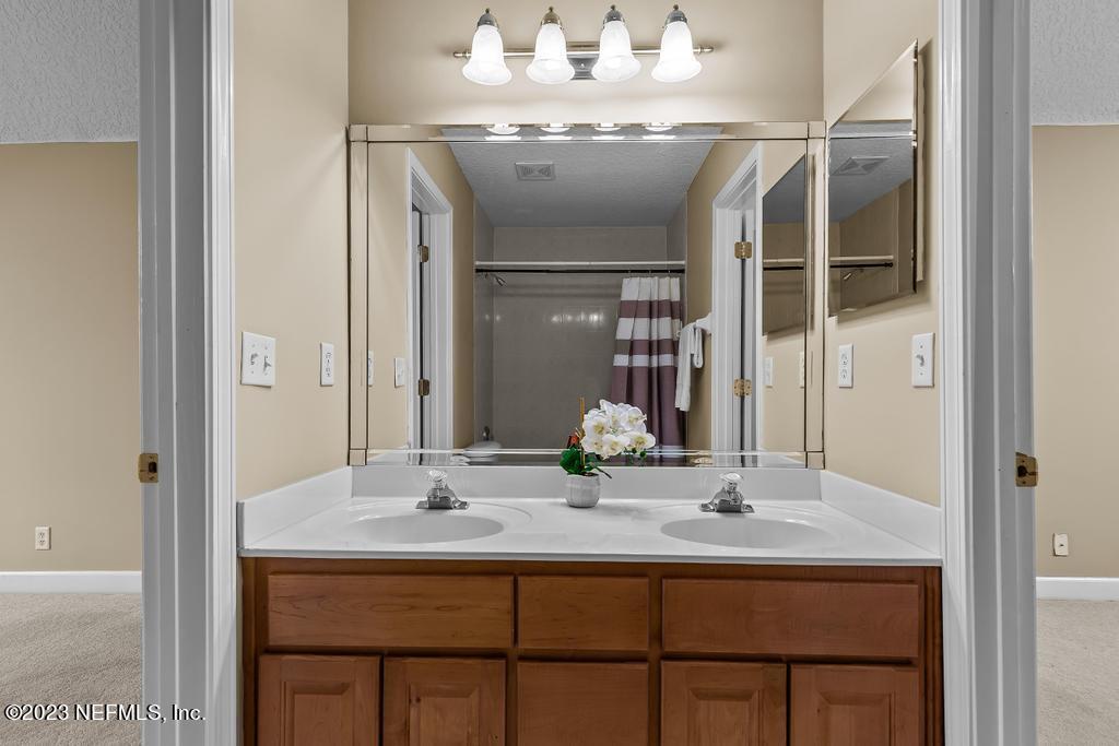 1315 SPARKLEBERRY Court, St. Johns