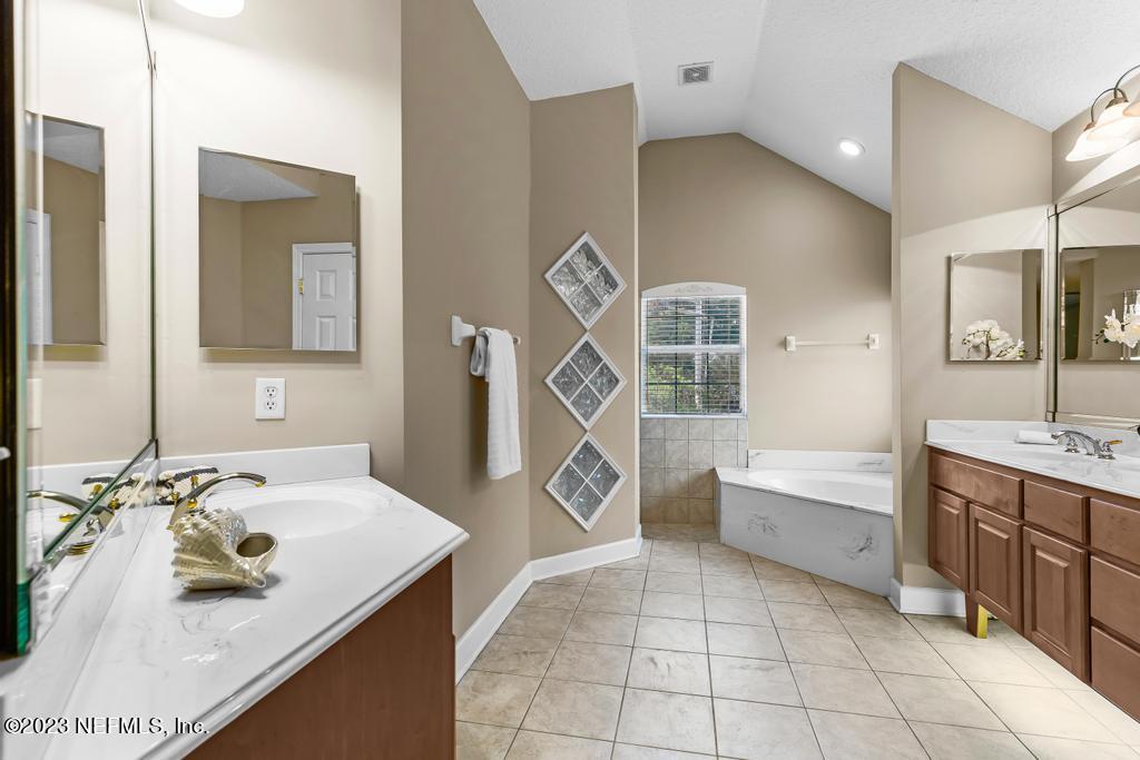 1315 SPARKLEBERRY Court, St. Johns
