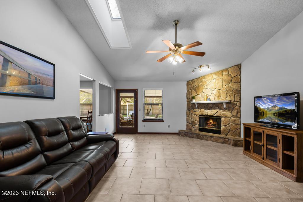 10858 MORGAN HORSE Drive E
