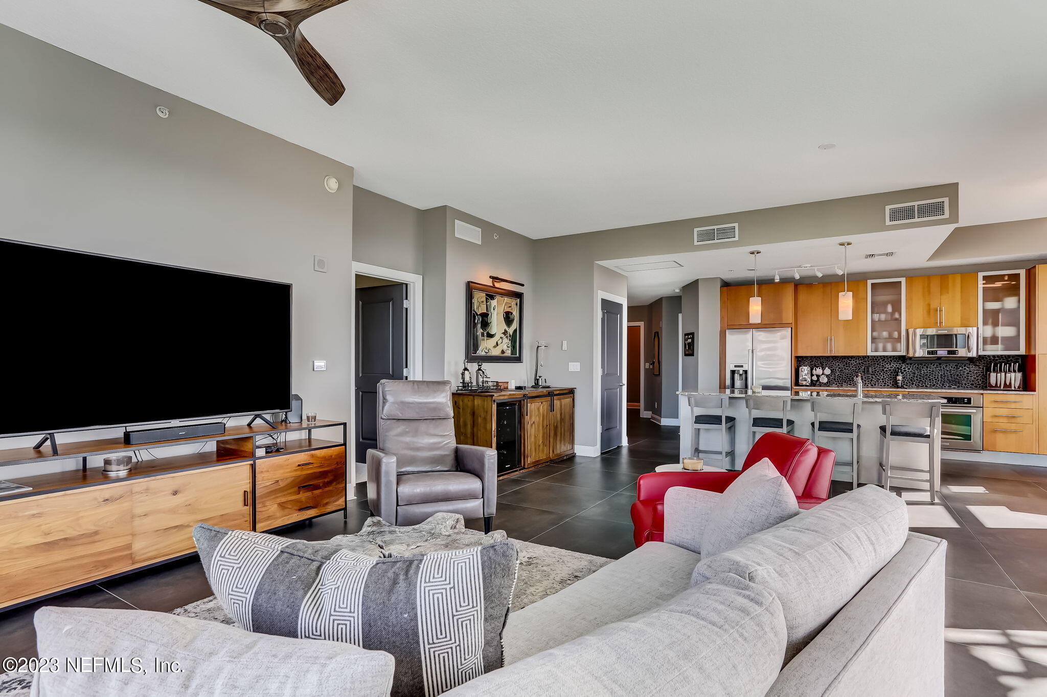 1431 RIVERPLACE Boulevard, 3001