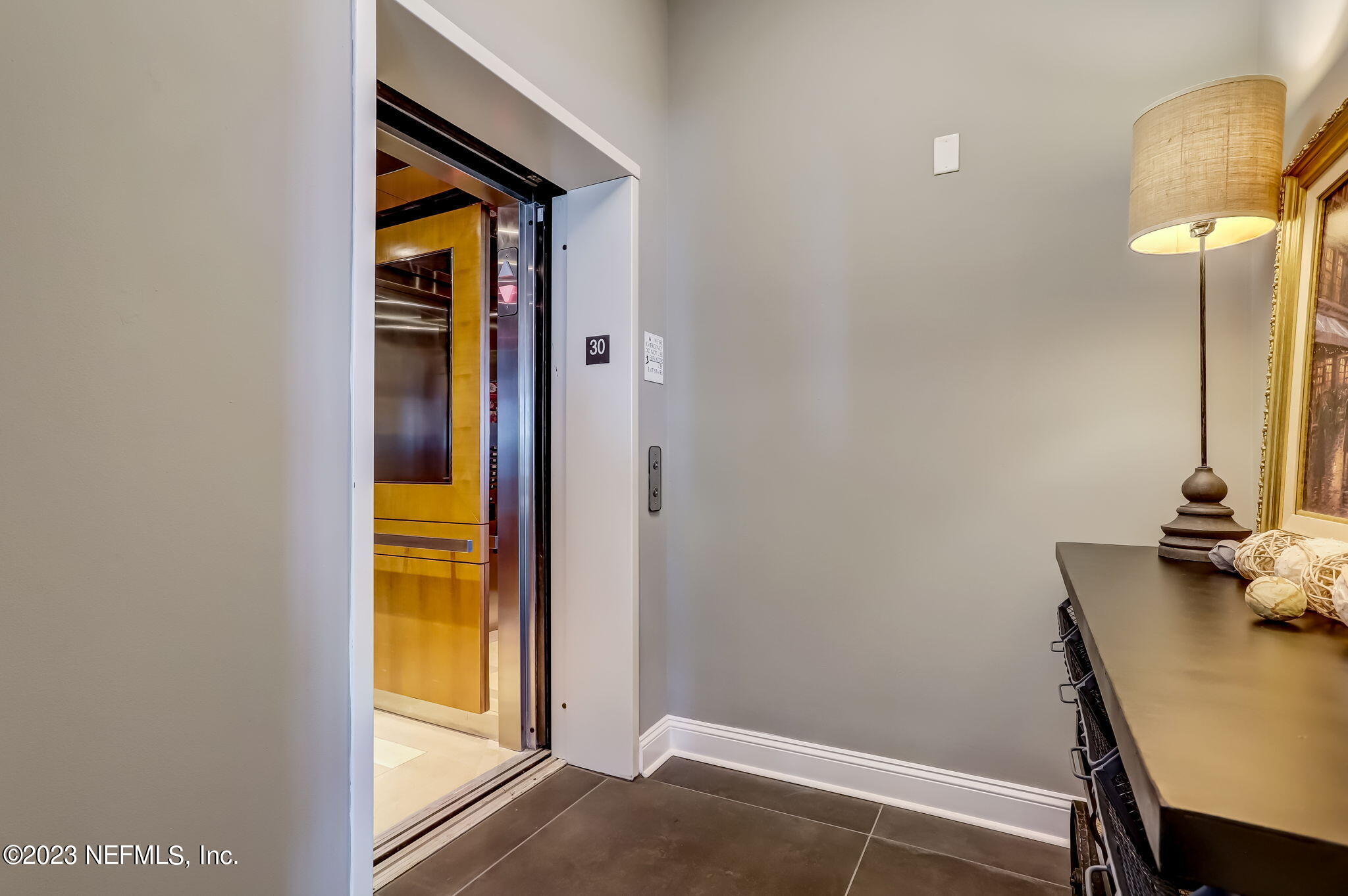 1431 RIVERPLACE Boulevard, 3001