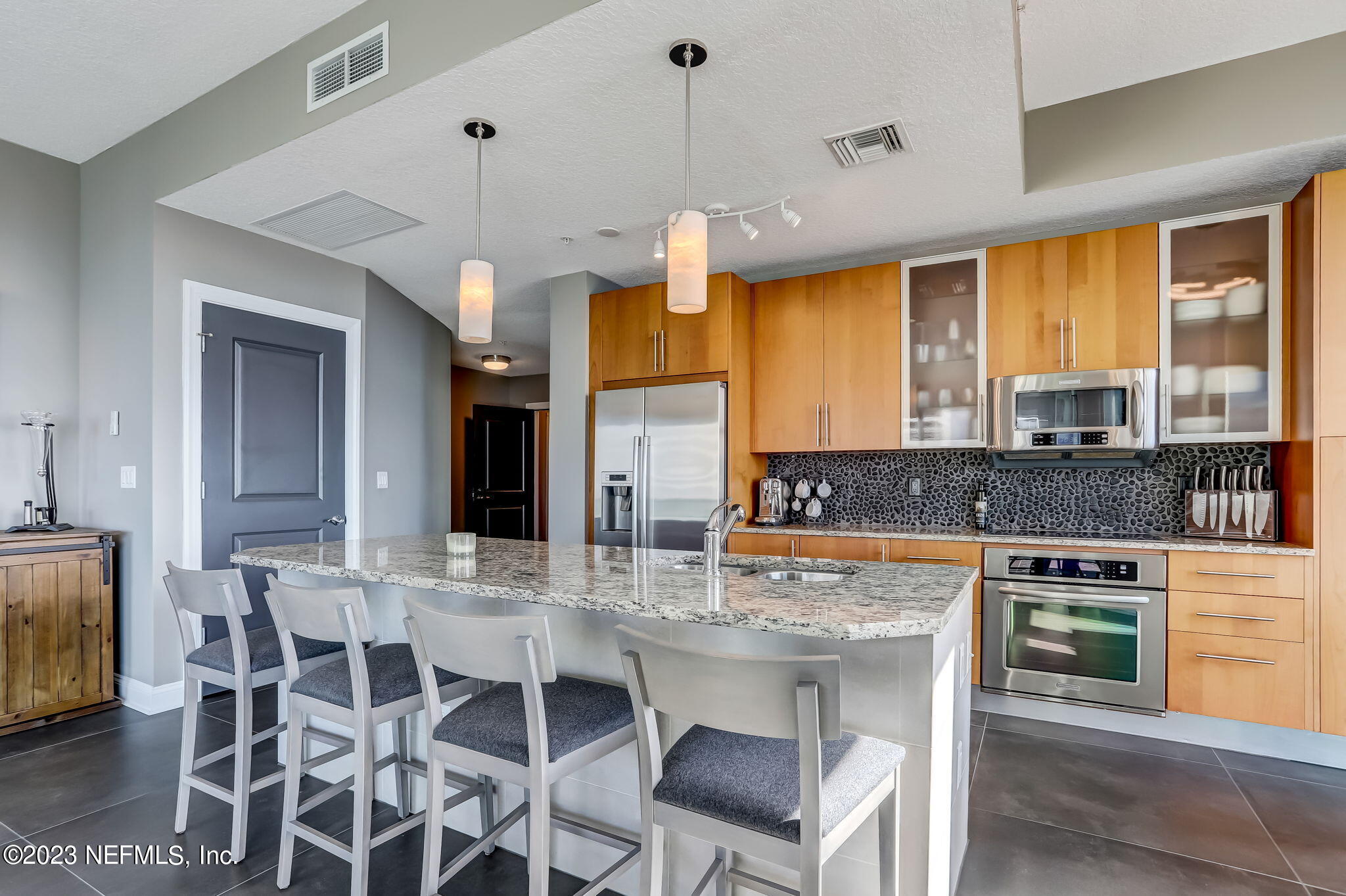 1431 RIVERPLACE Boulevard, 3001