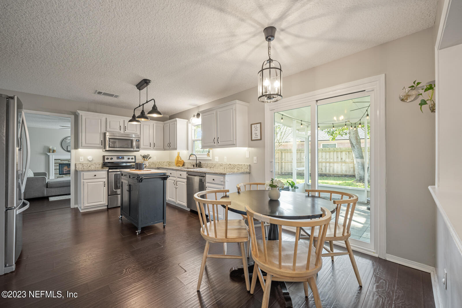 2124 NESTLING Court
