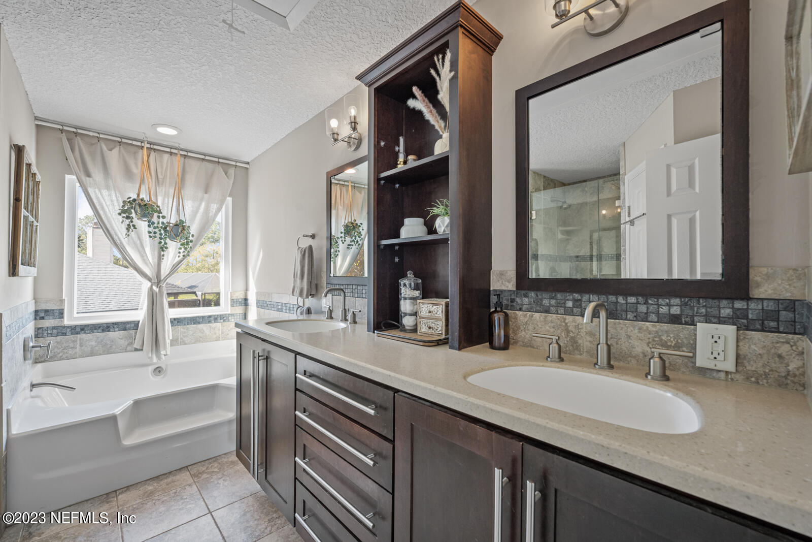2124 NESTLING Court