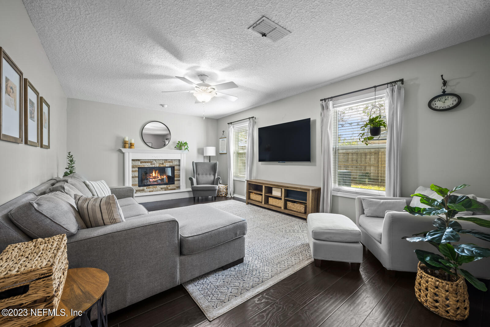 2124 NESTLING Court