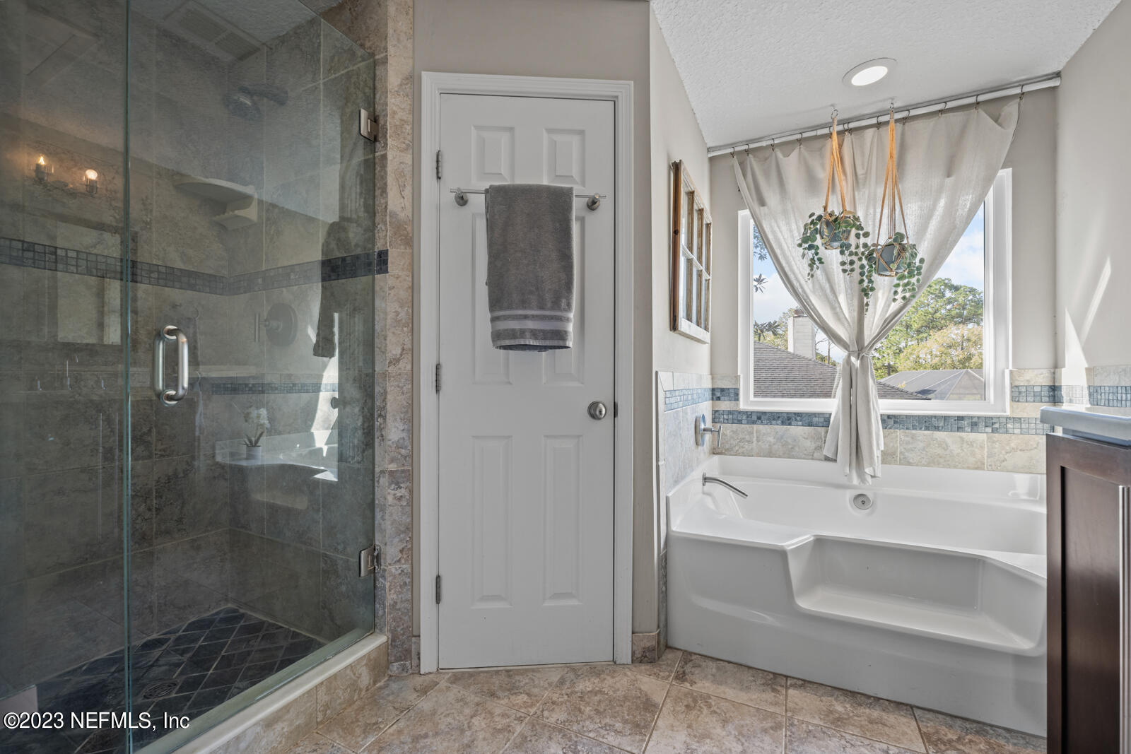 2124 NESTLING Court
