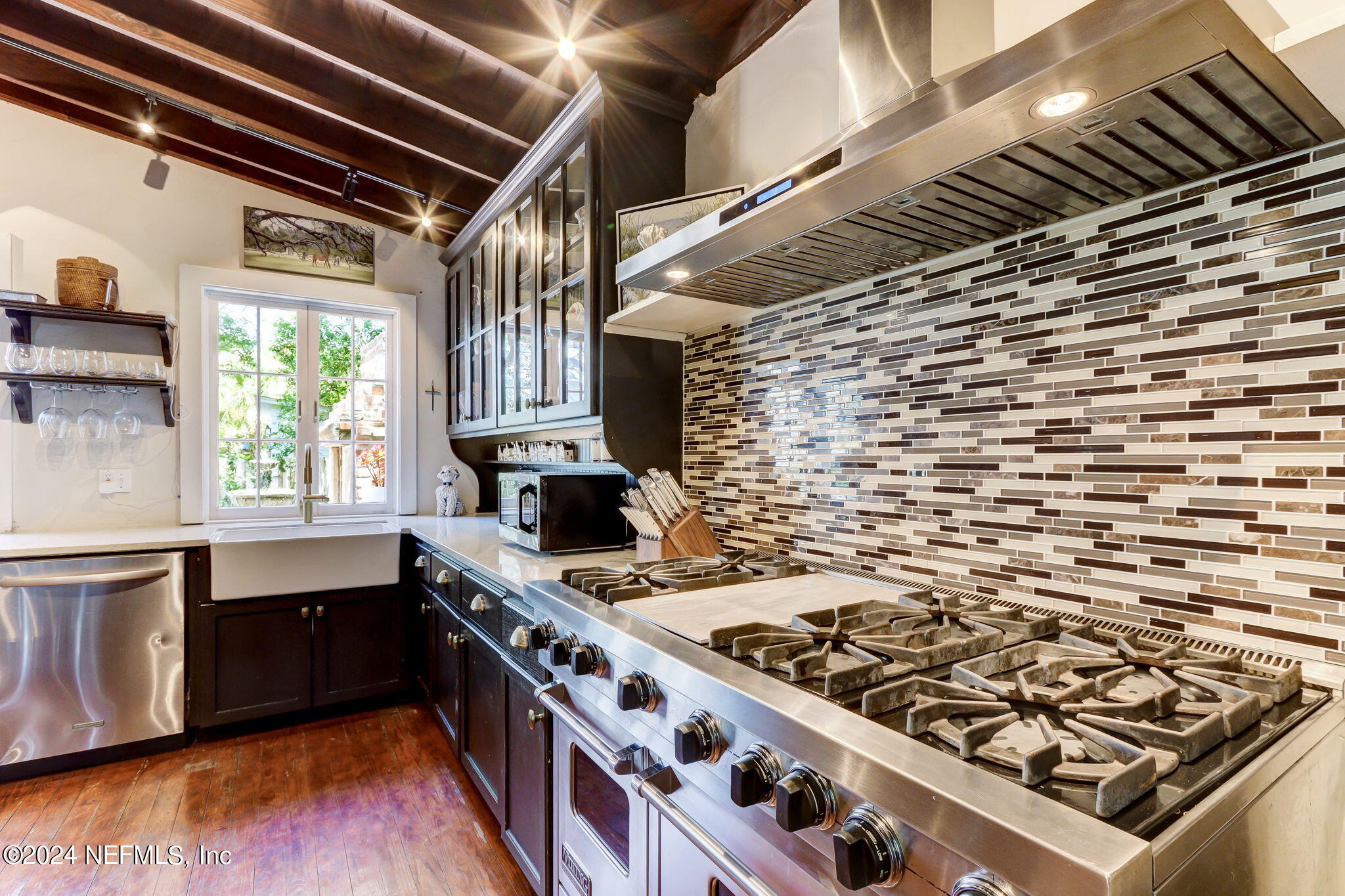 214 S 7TH Street