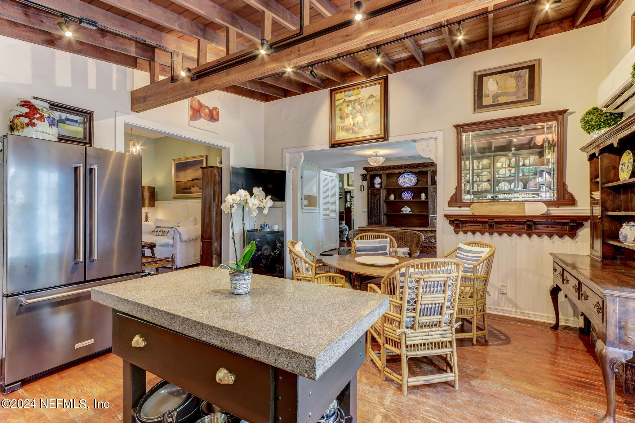 214 S 7TH Street