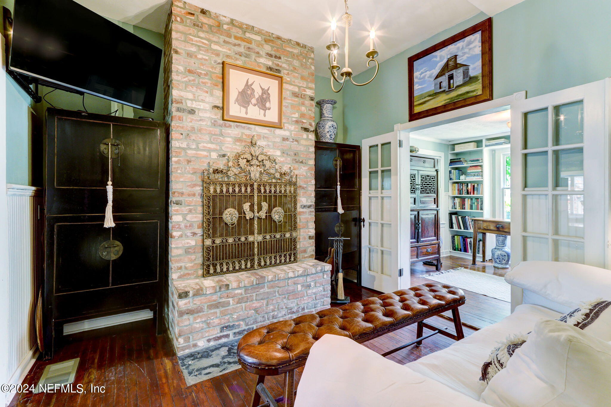 214 S 7TH Street