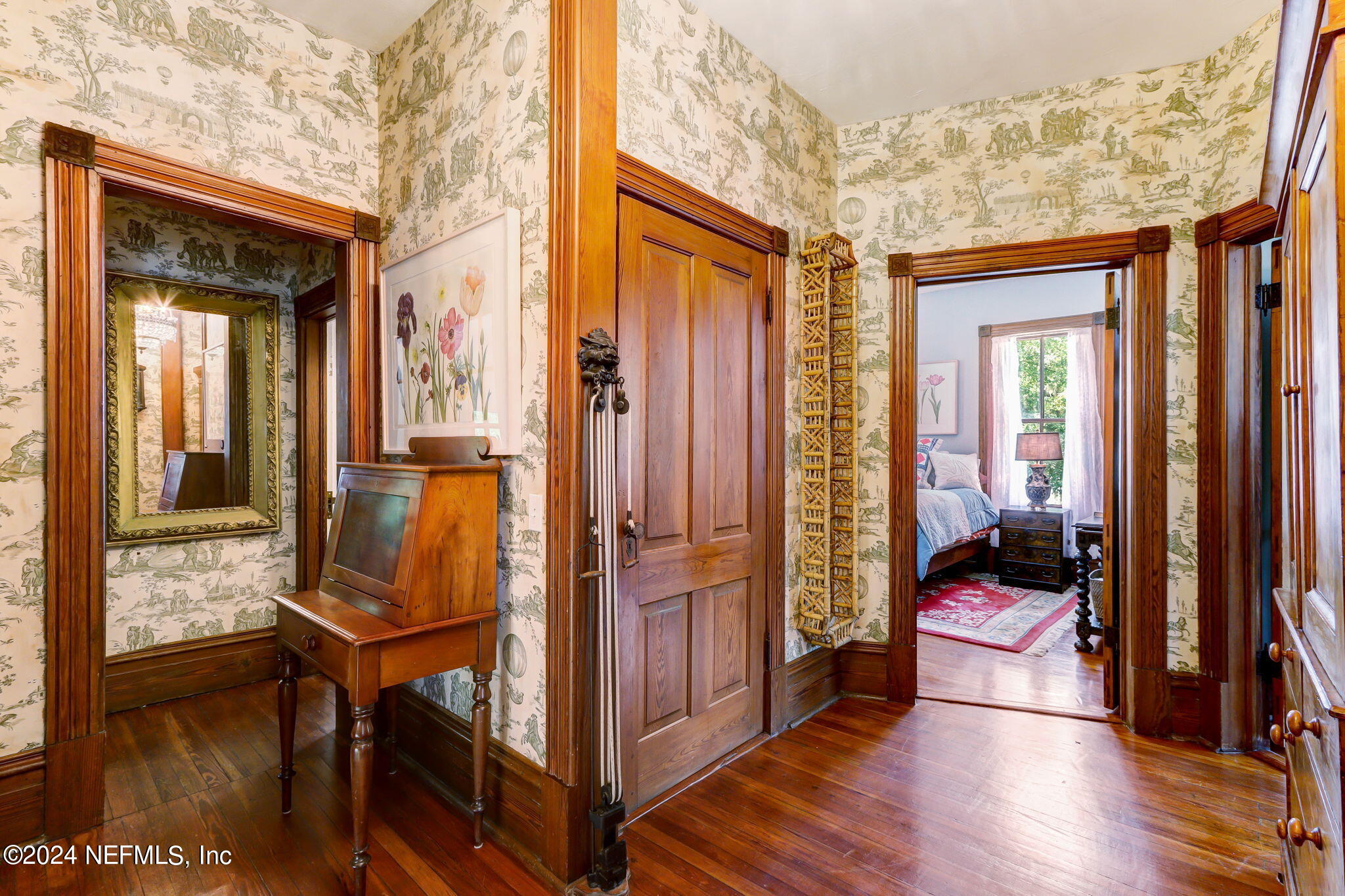 214 S 7TH Street