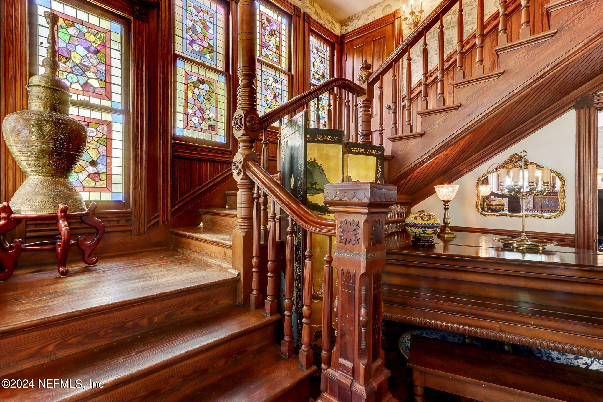 214 S 7TH Street
