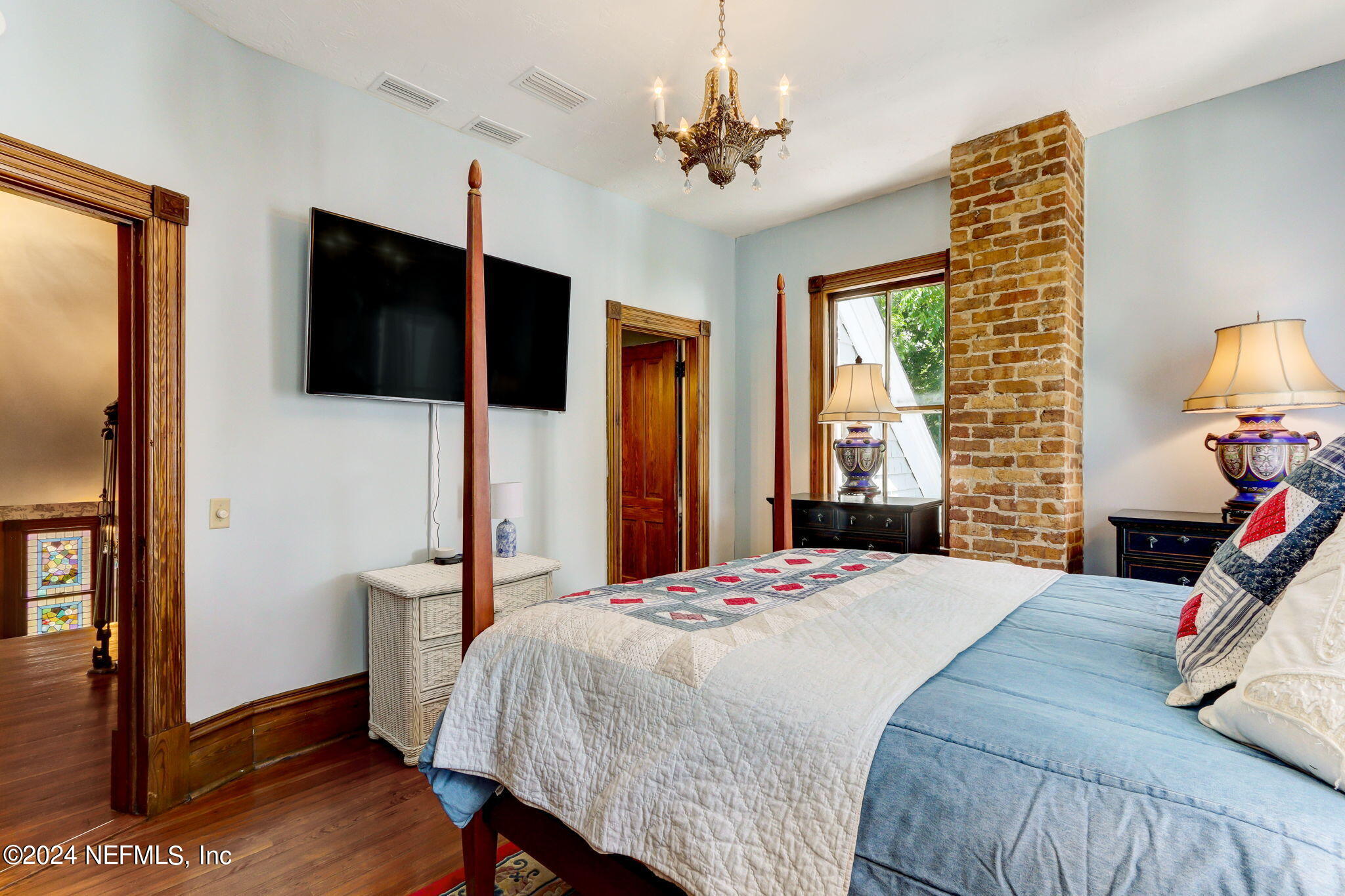 214 S 7TH Street