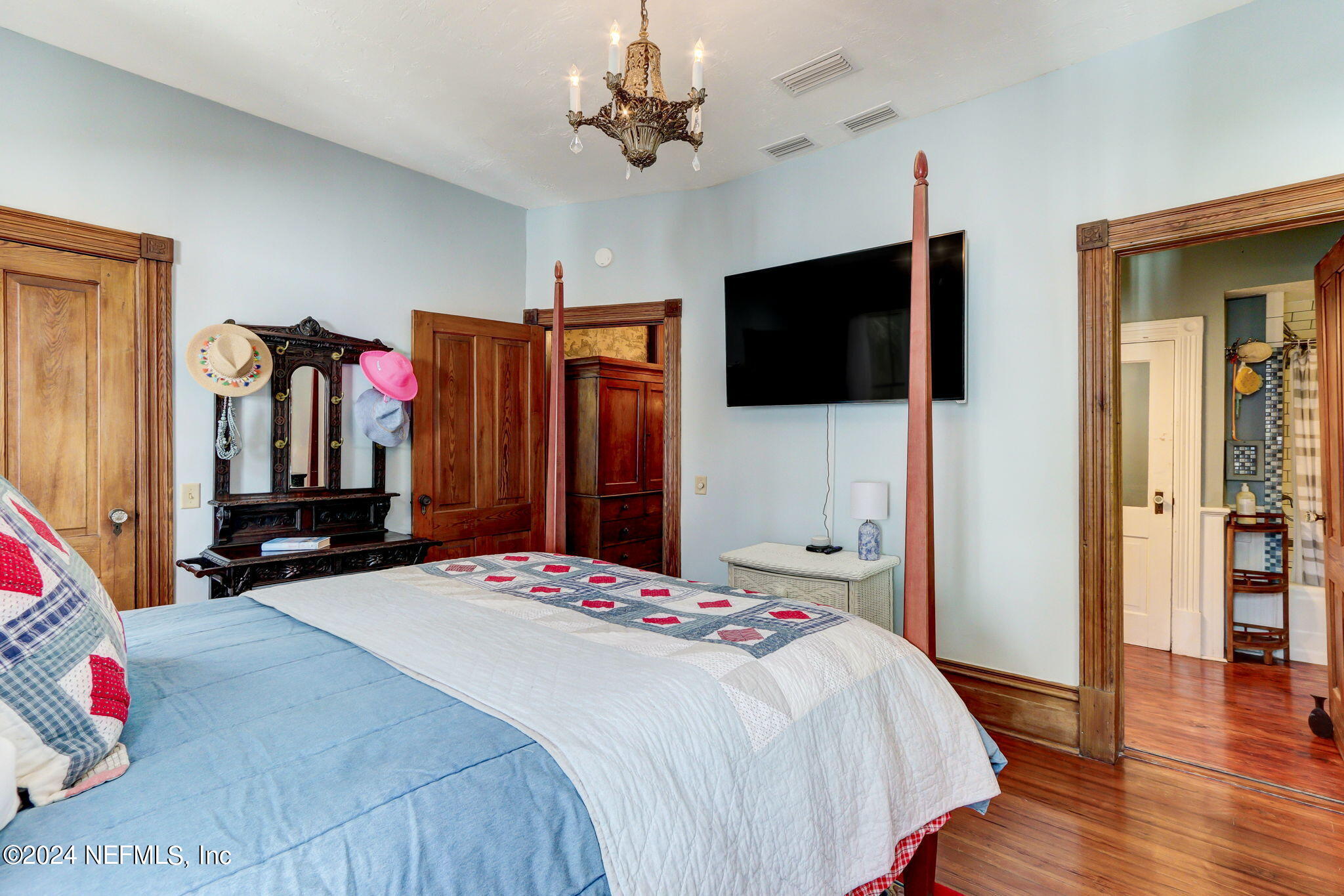 214 S 7TH Street
