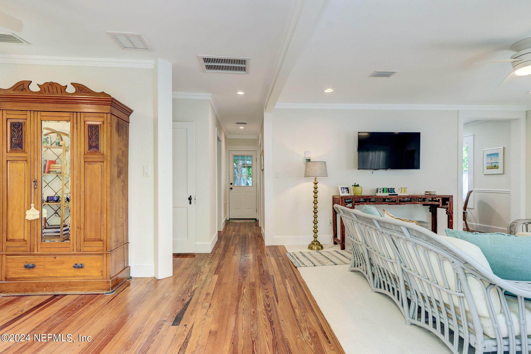 214 S 7TH Street