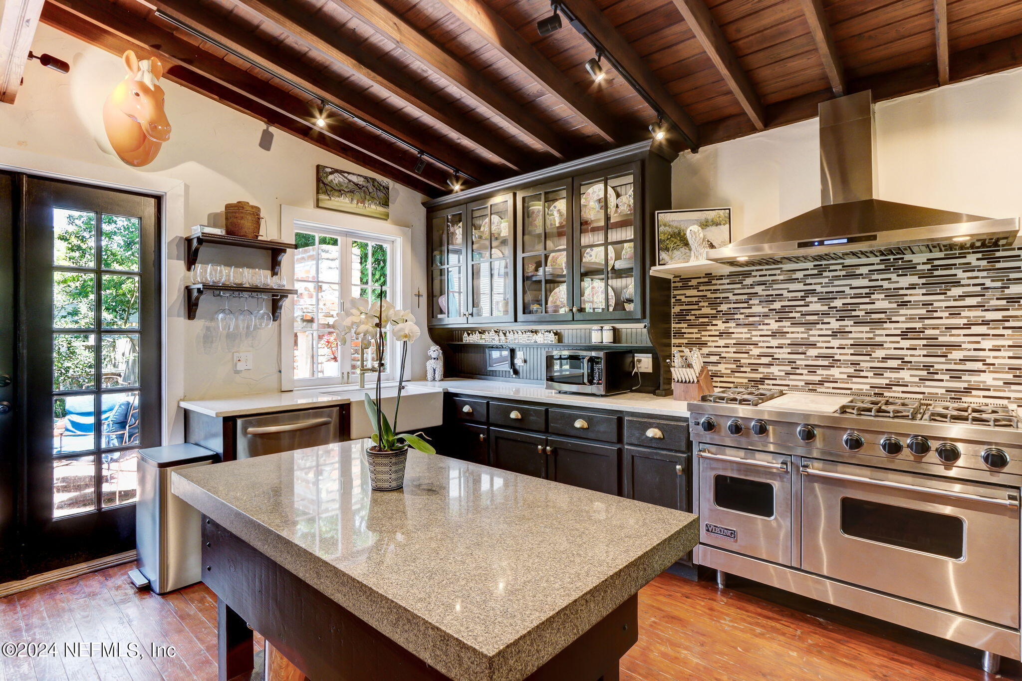 214 S 7TH Street