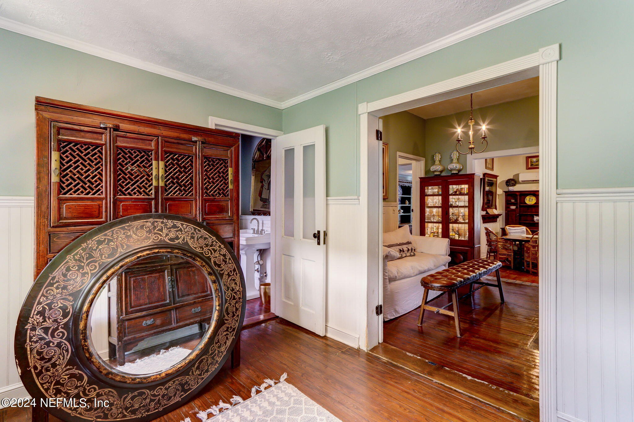 214 S 7TH Street